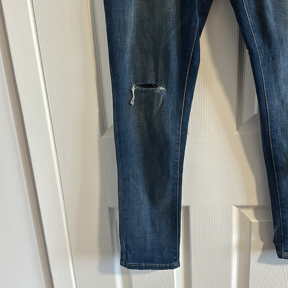 Levi’s 721 Ripped Jean - Picture 2 of 3